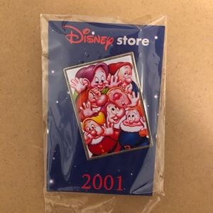 DISNEY STORE 2001 SEVEN DWARVES PIN